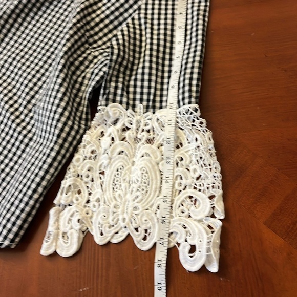 Liz Claiborne Women’s Black & White Gingham Blouse with White Lace Sleeves PM - Picture 6 of 8